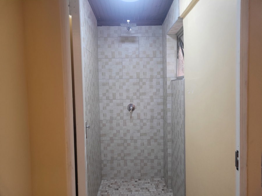 To Let 1 Bedroom Property for Rent in Goodwood Estate Western Cape